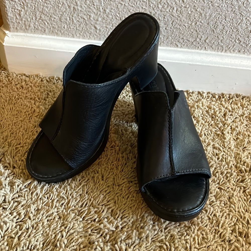 Born Sandals Sz 8